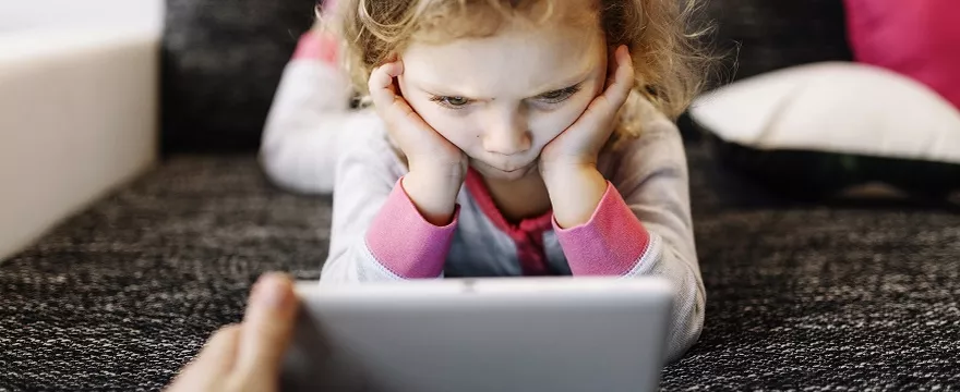 Dziecko uzależniło się od telefonu i komputera? Co robić?