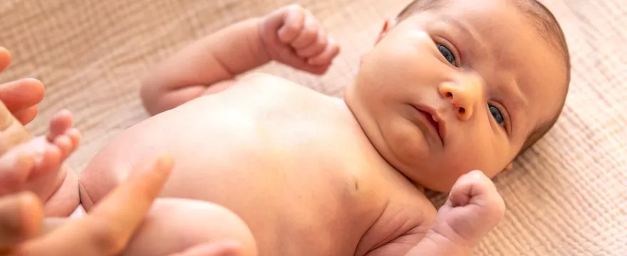 Pielęgnacja kikuta pępowiny. Aktualne zalecenia 2026