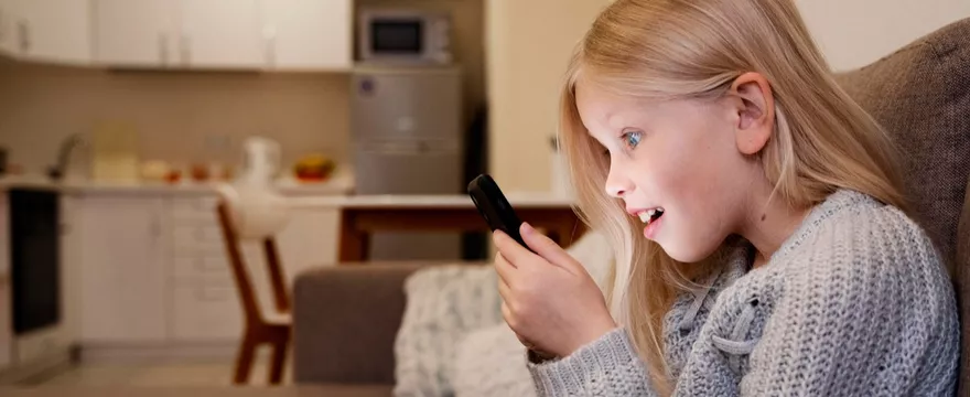 Dopaminowy TikTok. Dlaczego dziecku tak trudno oderwać się od krótkich filmików?