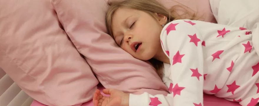 Dziecko oddycha przez buzię? Nie bagatelizuj tego objawu