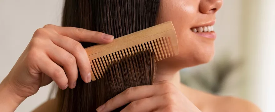 Co na wypadające włosy? 3 elementy, o które warto zadbać