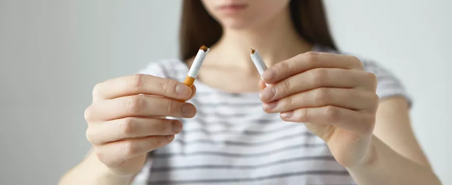 Nikotyna w ciąży. Czy e-papierosy i snusy są bezpieczniejsze od papierosów?