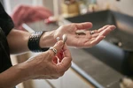 Jaki aparat słuchowy wybrać? Przewodnik dla początkujących