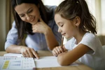 Podręczniki i ćwiczenia do edukacji domowej: jak kupić mniej i uczyć się lepiej