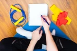 Edukacja domowa dla dziecka z pasją. Jak połączyć naukę ze sportem, muzyką lub podr&oacute;żami?