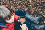 Co na jelitówkę dla dziecka? Domowe sposoby, które mogą pomóc