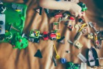 W co się bawić kiedy pada: 10 zabaw w domu, kt&oacute;re bawią i uczą