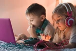 &bdquo;Bo w internecie było napisane&hellip;&rdquo; Jak nauczyć dziecko krytycznego myślenia?