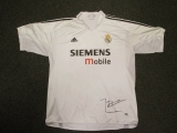 Koszulka Realu Madryt podpisana przez Zinedine Zidane