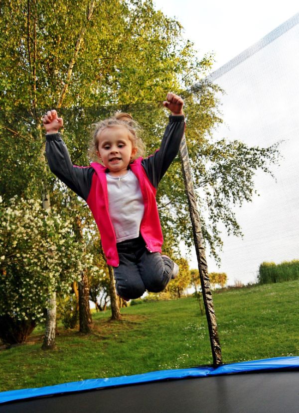 Może jescze wyżej na trampolinie skoczę  - wybiję się mocno i siebie zaskoczę...