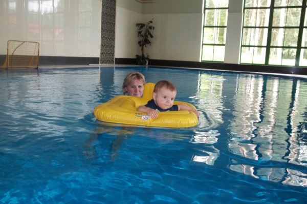 z babcią po wygranym konkursie w Hotelu w Miłomłynie