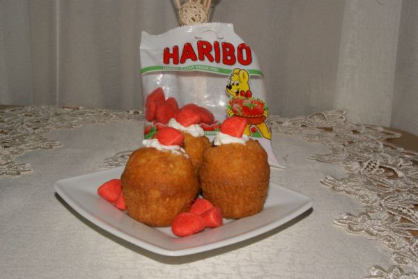 Babeczki z Haribo z nadzieniem truskawkowym