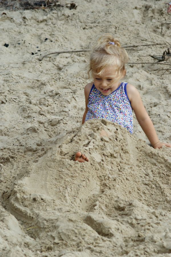 Wakacyjne zabawy  w  piasku:)