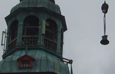 30.12.2011 - Wymiana starego dzwonu na olsztyńskim Ratuszu. 
