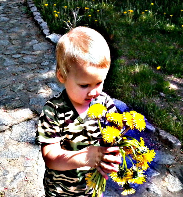 Nataszka zbiera kwiatki