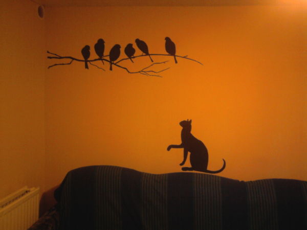 teraz mam na ścianie ptaszki i kotka-namalowane przez syna