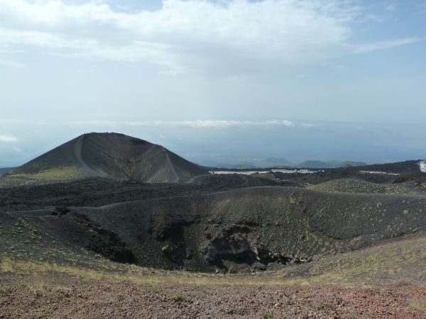 Wulkan Etna - Sycylia. Królestwo ognia nad chmurami.