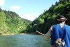 Przełom rzeki Dunajec przez góry Pieniny. Spływ odbywa się na tratwach kierowanych  przez flisaków i trwa ok. 2 godz. 15 min. Uwaga - bez aparatu fotograficznego  lub smartfonu ani rusz!