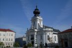 Wadowice - rodzinne miasto św. Jana Pawła II. Na zdjęciu XVIII w. Bazylika Ofiarowania NMP. Świątynią stoi na placu, przy którym można znaleźć kilka  cukierni oferujących pyszną 