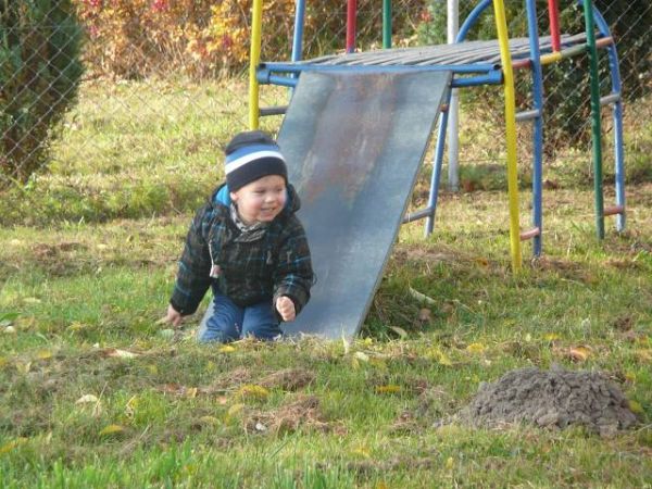 Kacperek na ślizgawce.