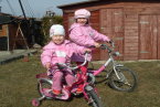 Moje kochane wnuczki uwielbiają jeździć rowerkami :)