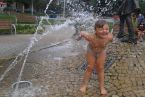 Fontanna dla dziecka najwspanialsza,zimna woda w lato ochłody doda!!!