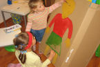 Moje córeczki Pati i Kasjana malują mamusię na dzień matki