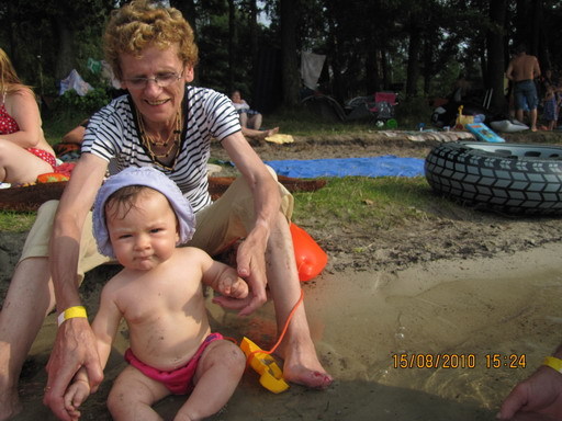 Babcia Jadzia z Olgusią.jpg