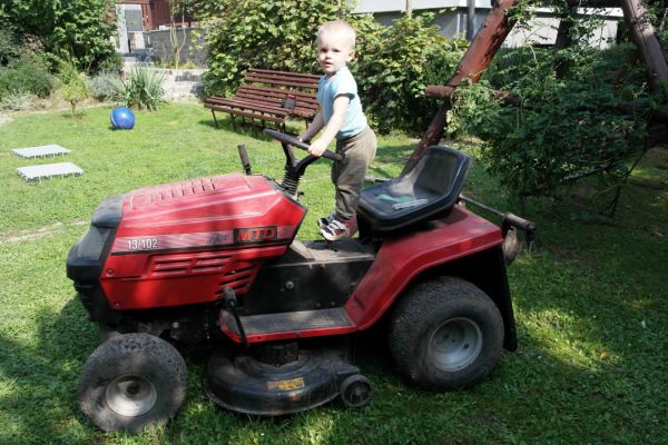 Kosimy jesienną trawkę :)