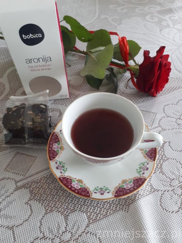 herbatka z aronii -bobica