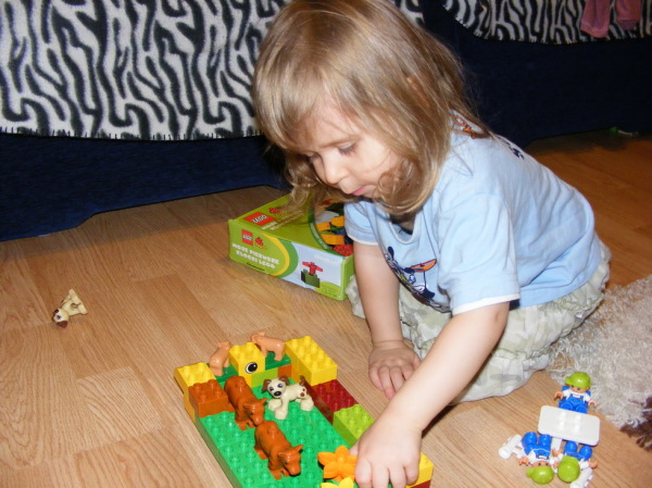 Zabawa Martusi klockami Lego Duplo :)