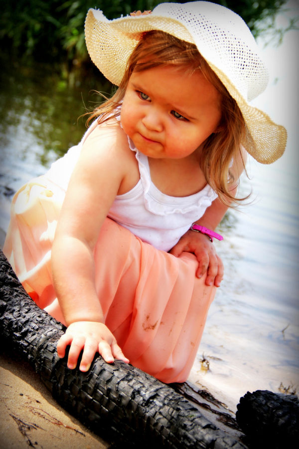 Maja uwielbia spędzać czas nad wodą, szuka bursztynków, muszelek i spaceruje brzegiem rzeki :)