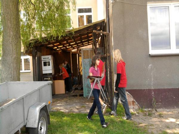 wyjazd transportu z pomocą dla powodzian, Rasy 24.06