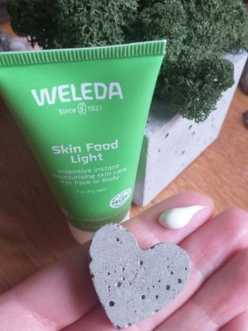 Weleda Skin Food Light krem (1).jpg