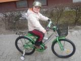 jego pierwszy raz na nowym roweryku  ;)))