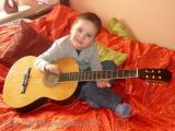 chłopak z gitarą...;)