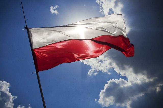 Znalezione obrazy dla zapytania dzień flagi familie.pl
