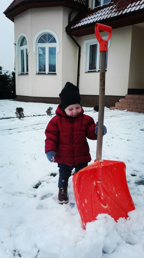 Czas pomóc Dziadziusiowi odśnieżyć podwórko:)