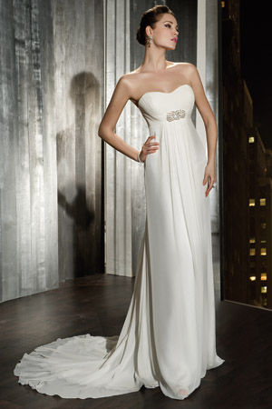 Suknia z kolekcji Cosmobella z salonów Ślubnych Lisa Ferrera