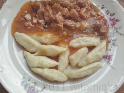 Kopytka z sosem myśliwskim