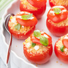Pomidory nadziewane kuskusem i sosem serowym