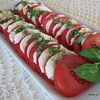 Pomidory z serem mozzarellą w ziołach...