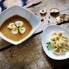 Zupa grzybowa nie tylko od święta!  Przepis na aromatyczną i sycącą zupę grzybową z pysznymi, aromatycznymi uszkami wypełnionymi grzybami
